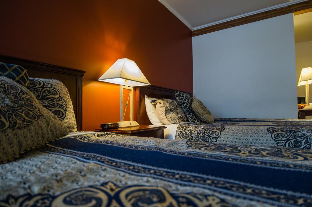 Grizz Hotel Revelstoke Luaran gambar