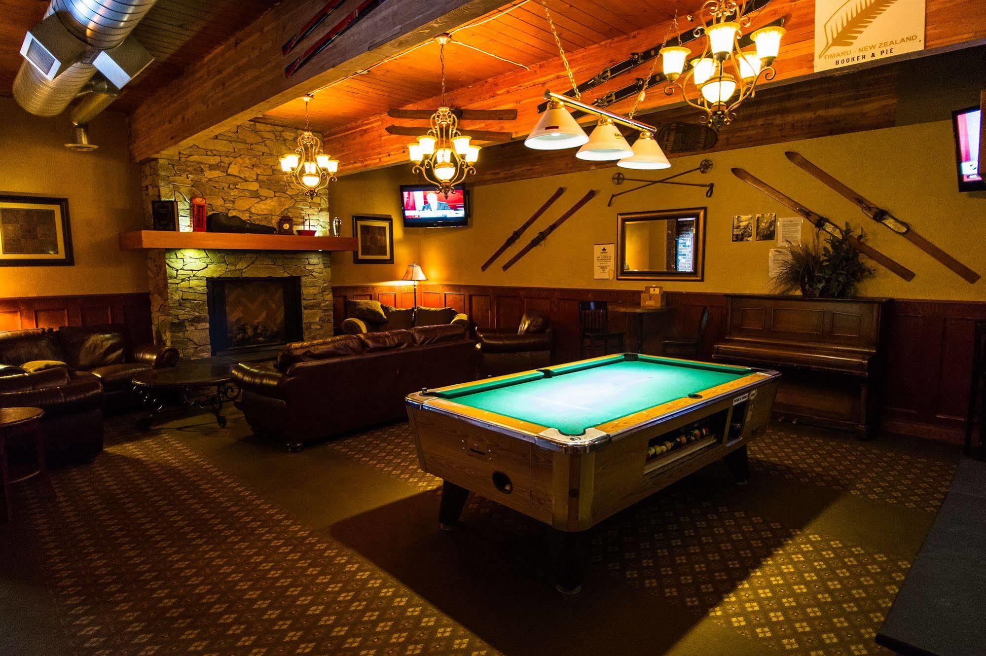 Grizz Hotel Revelstoke Luaran gambar